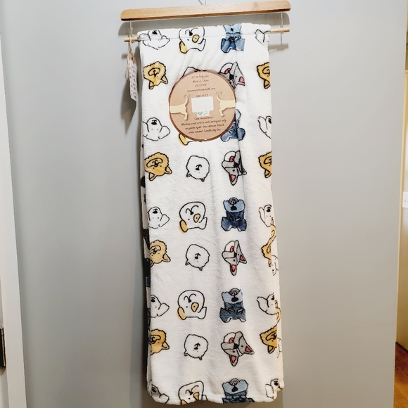 Wags N Wiggles Oversized Plush Throw Dog Faces Schnauzer Boston Terrier NEW! - Picture 8 of 8